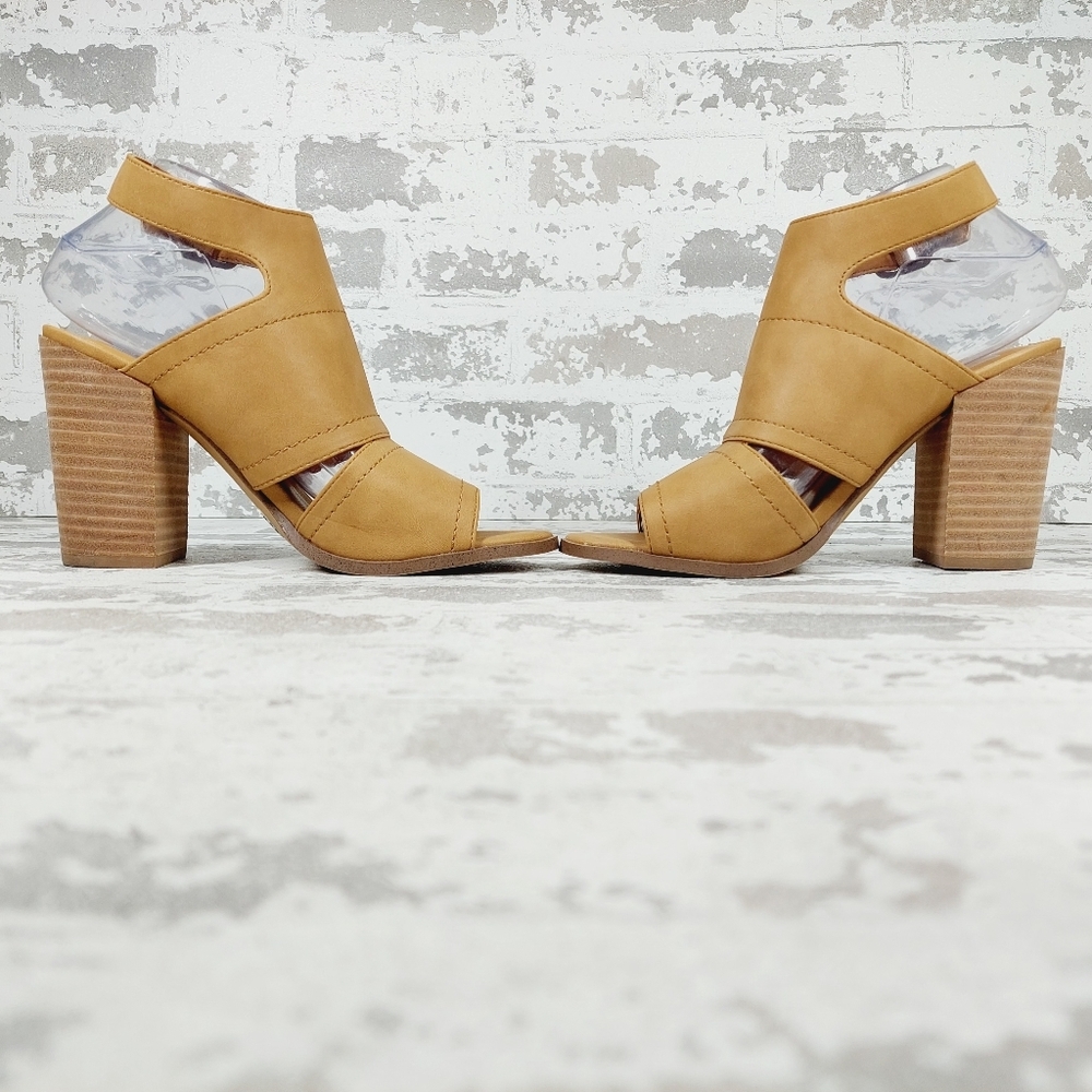 NEW DV Dolce Vita Brista Tan Cream Leather Block Heel Sandals M649 - Picture 7 of 13